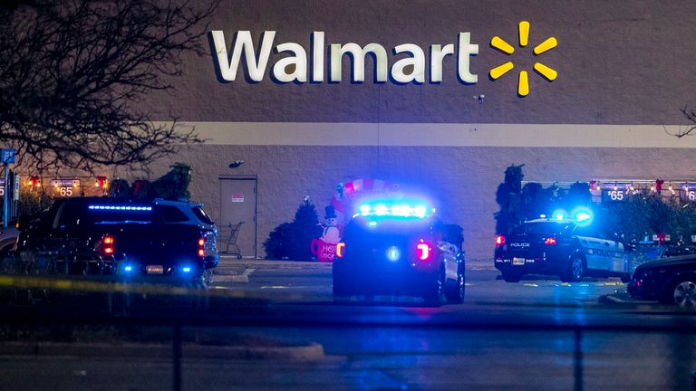 Al menos 6 muertos en ataque dentro de Walmart en Virginia