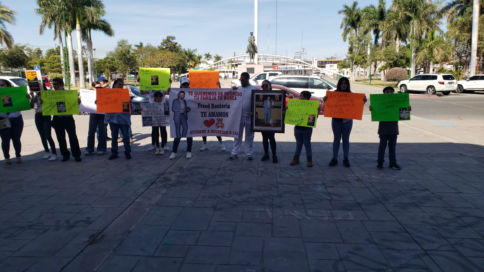 Protestan familiares del joven desaparecido Fredd Gastón Rentería