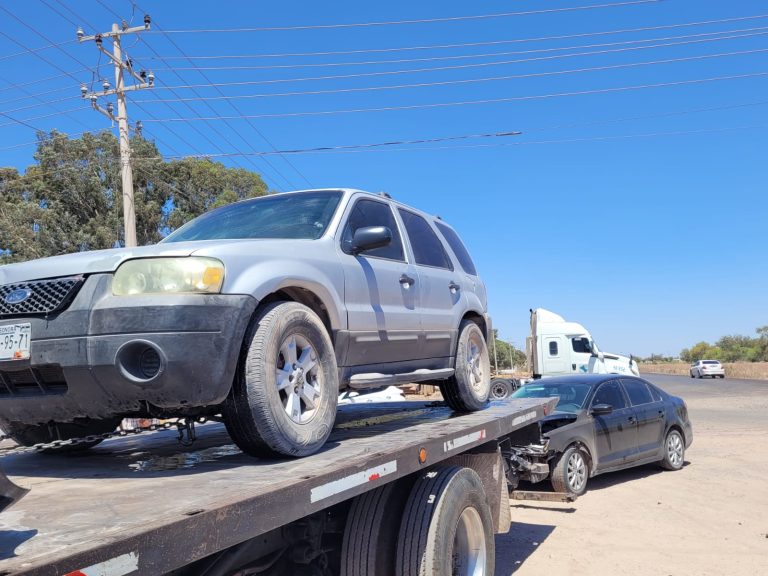 No hizo alto en vagoneta y fue chocado por automóvil - Medios OBSON