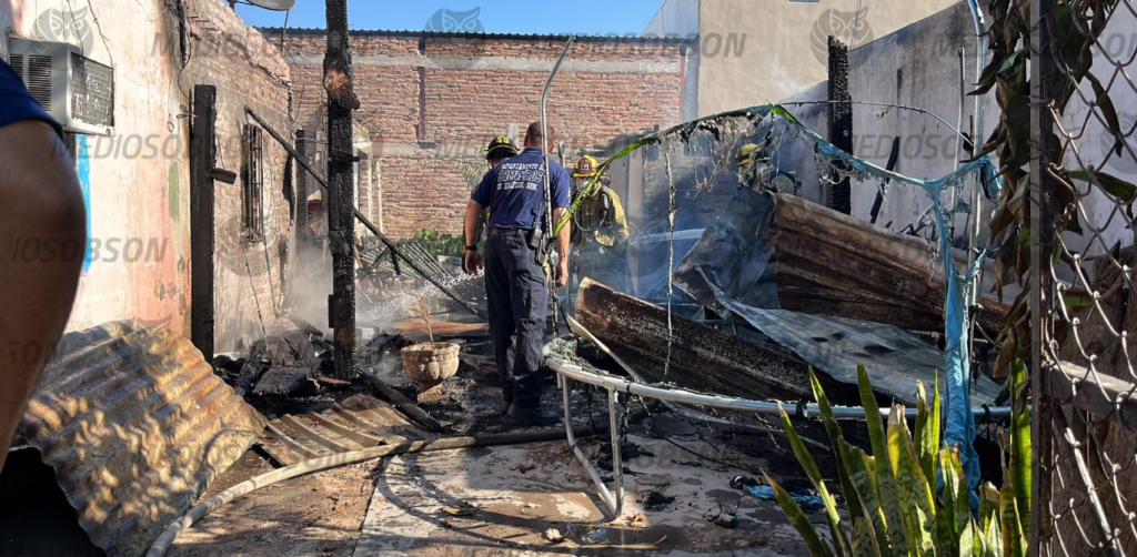 Incendio arrasa con vivienda en la colonia México - Medios OBSON