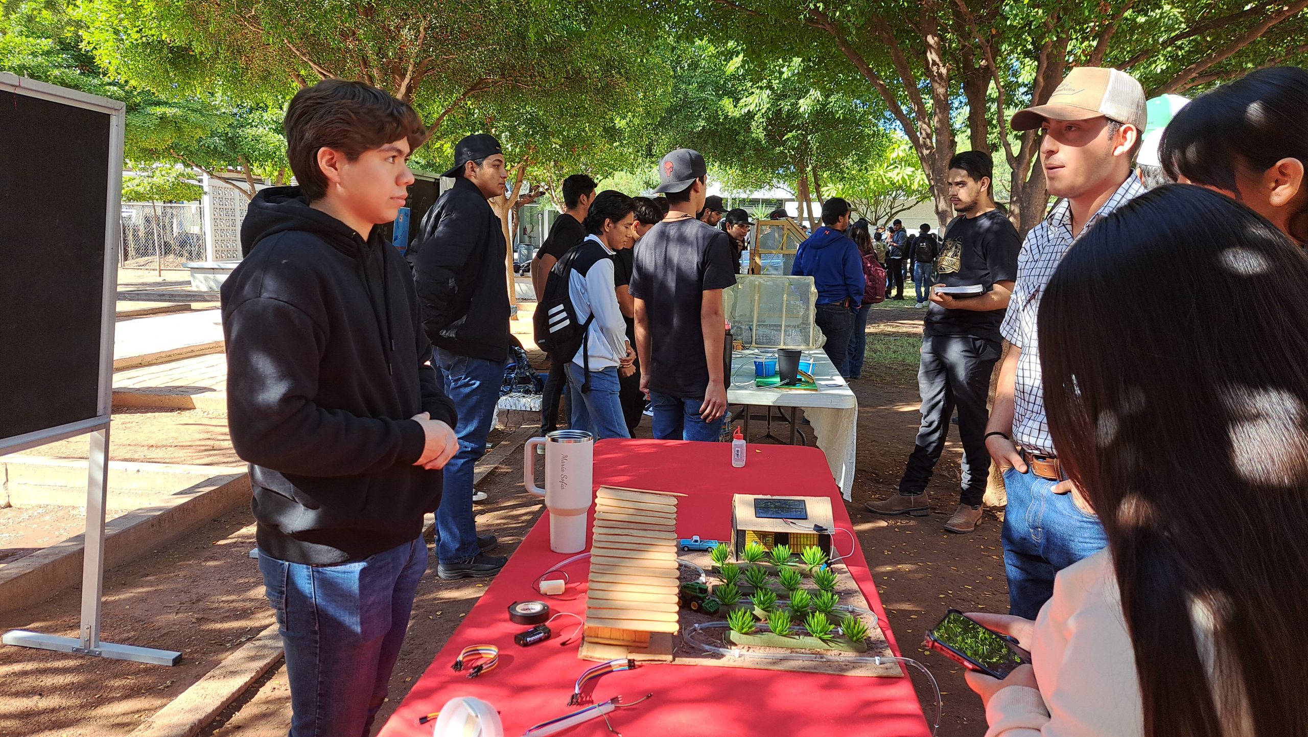 Participan estudiantes de ITSON en Feria de Biosistemas 