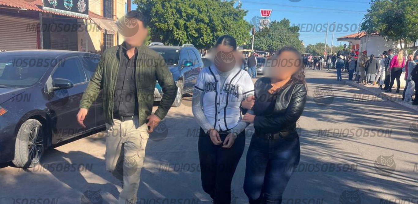 Aprehenden a mujer policía acusada de homicidio