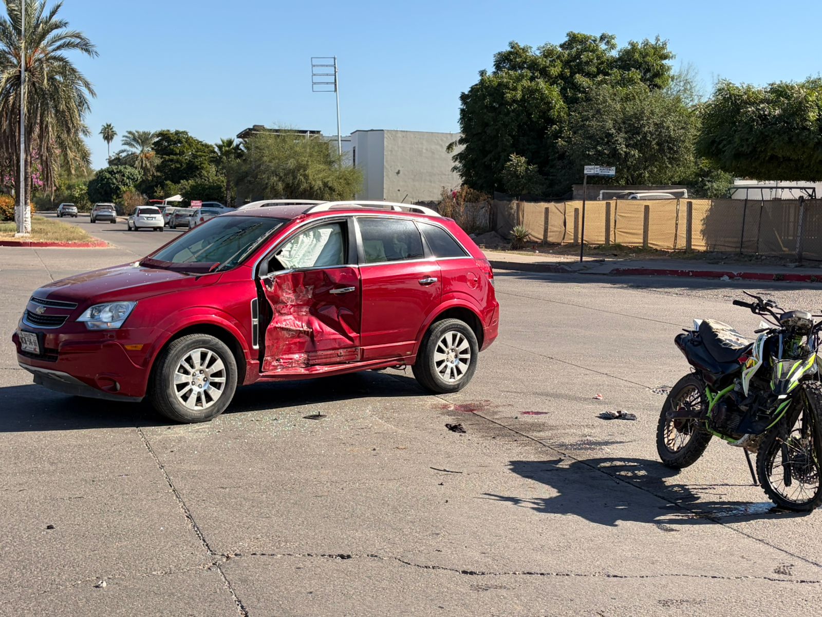 Ch0que entre moto y carro deja un les¡on4do