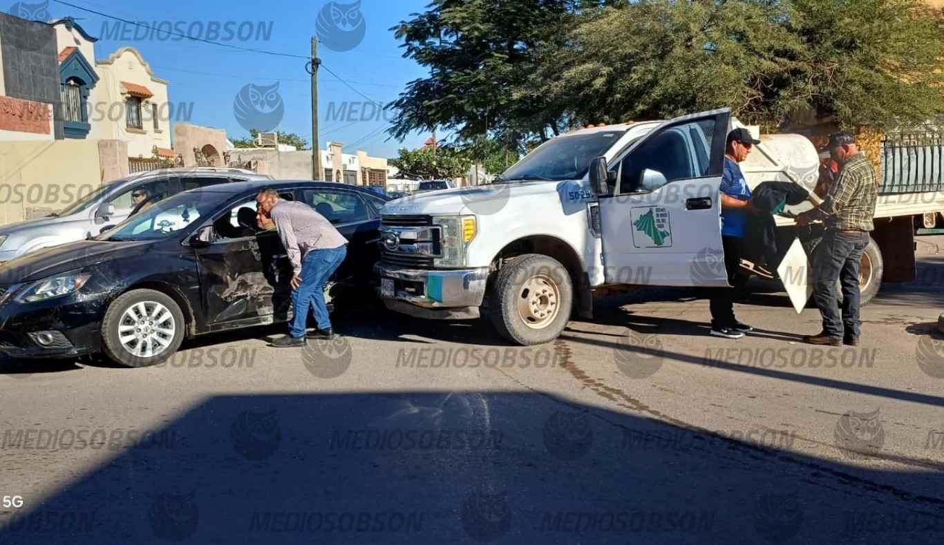 Ch0can pick up y sedán en Urbi Villa del Rey