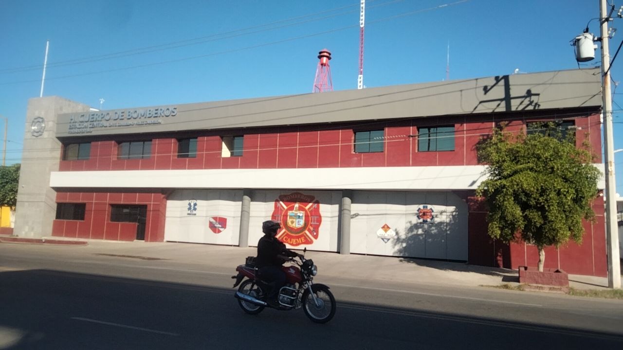 Refuerza Bomberos de Cajeme operativos, tras fuerte ch0-que en el Valle del Yaqui