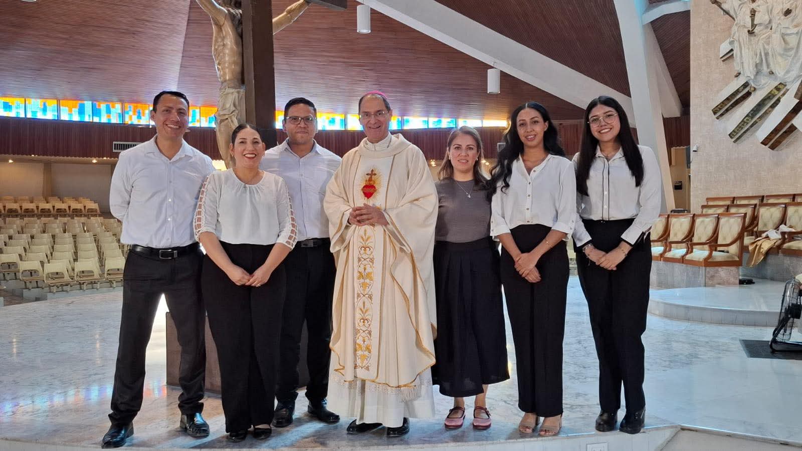 Celebra Diócesis de Ciudad Obregón el cumpleaños de su Obispo