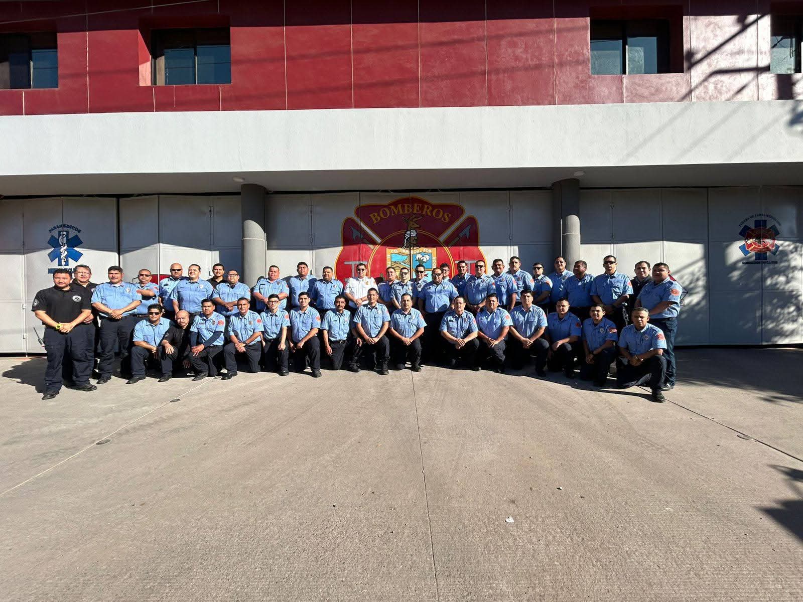 Bomberos se preparan en manejo de materiales peligrosos