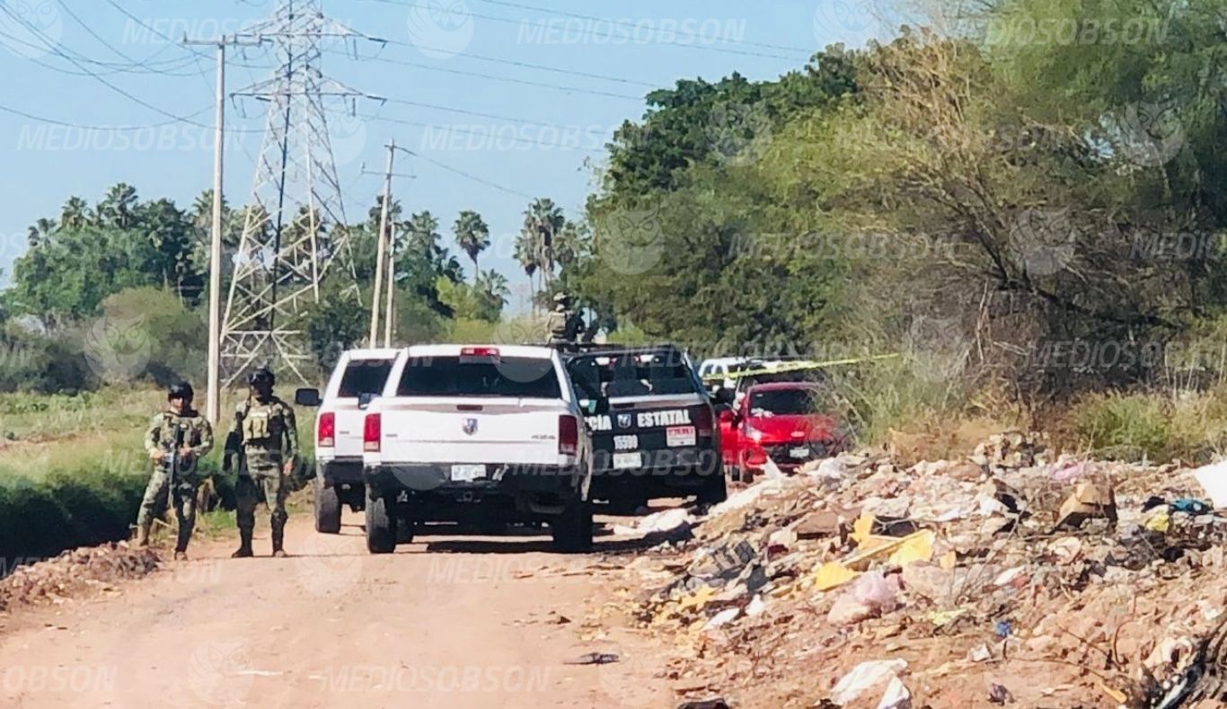 Encuentran a hombre calcin@do al interior de vehículo