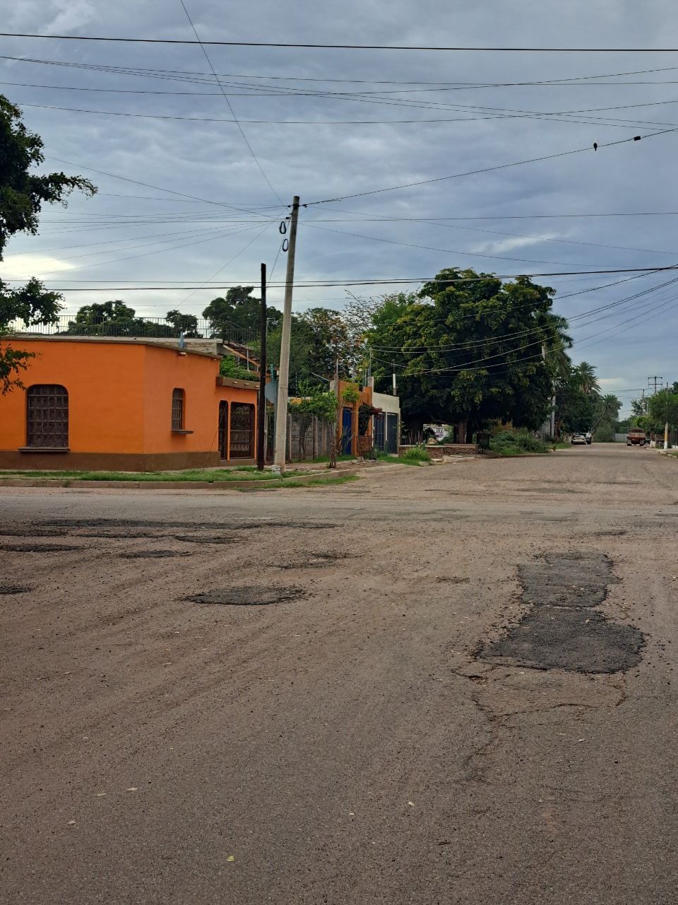 Atienden problemática de drenaje y arrancan bacheo en Cócorit