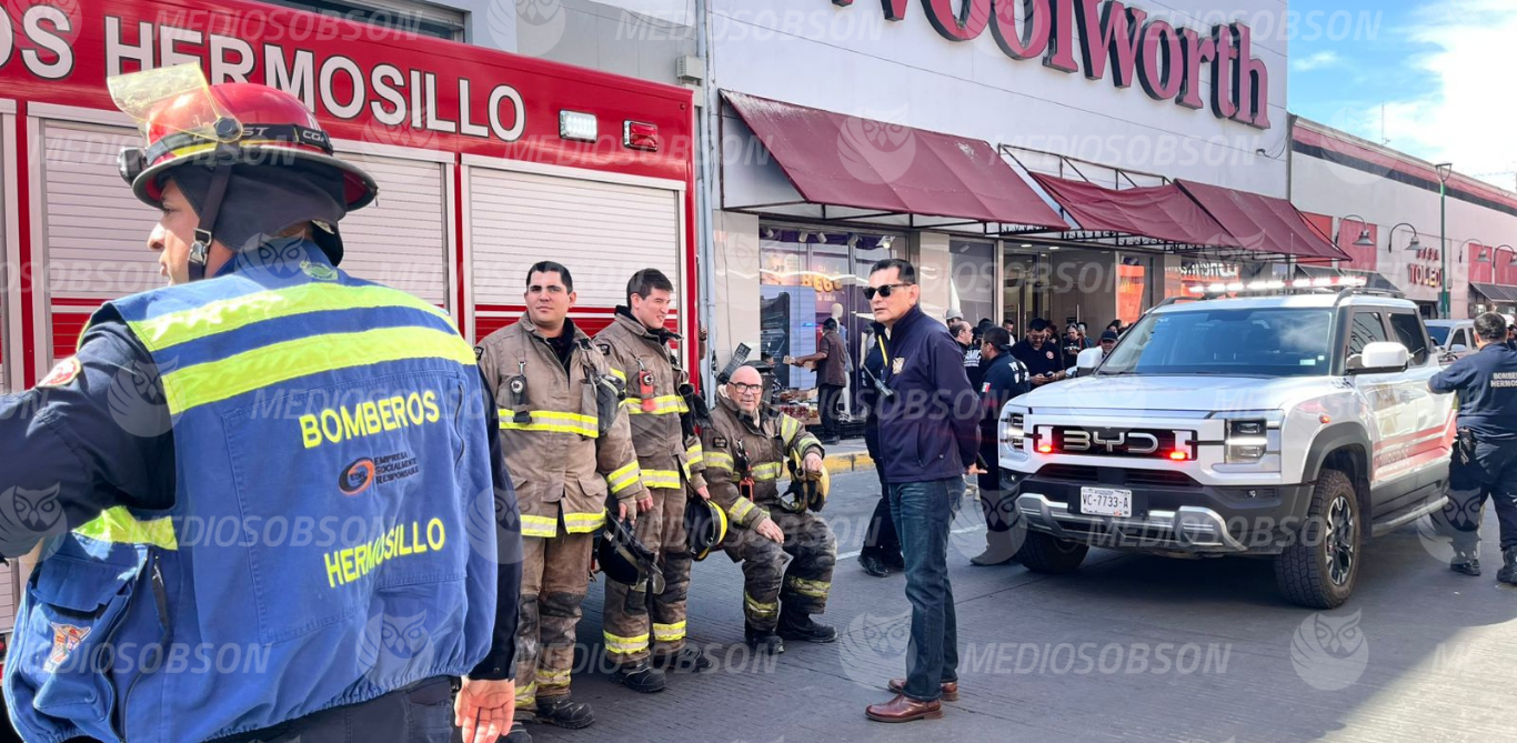 Corto circuito en transformador provoca expl0-sión y apagón en comercio