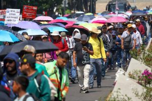 Mu3re integrante de la CNTE en pleno plantón