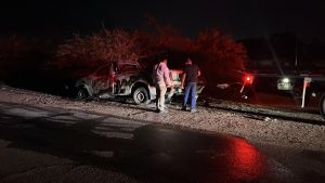 Camioneta termina envuelta en ll4mas; caos vial y fuerte movilización al norte de la 300