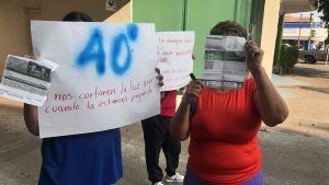 Amas de casa protestan contra la CFE por corte de energía pese a tener recibos pagados