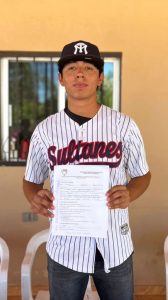 Firma alumno del Cobach con Sultanes de Monterrey