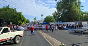 Personal del ISSSTE protesta en hospital de Hermosillo; Bloquean bulevar Morelos