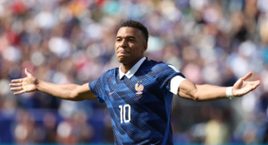Francia debuta con contundente victoria