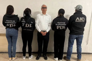 Detienen autoridades a exdirector de Pemex