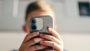 Proponen restringir redes sociales a menores de 15 años en México