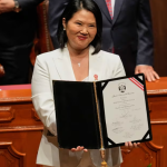 Recibe Fujimori credenciales de presidenta electa de Perú