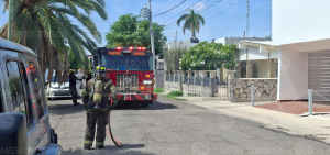 Bomberos de Hermosillo atienden corto circuito en cables eléctricos