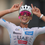 Isaac del Toro renueva con UAE Team Emirates hasta 2031