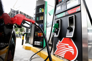 Gobierno extiende acuerdo para mantener la gasolina Magna por debajo de 24 pesos