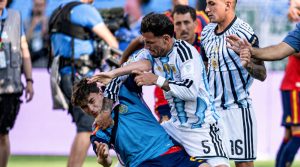 FIFA sanciona con diez partidos a Paredes y con uno a Gavi