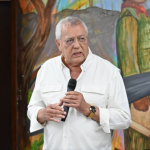 Exhorta Fernando González a regidores a no “c* lgarse” de programas gubernamentales