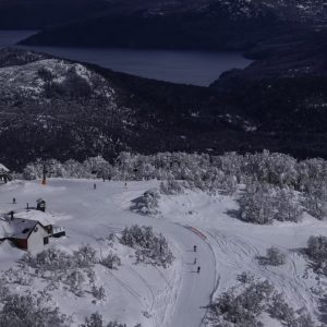 Sorprende avalancha  a dos esquiadores en el Cerro Chapelco