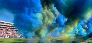 Aficionados denuncian les1ones y quem4duras por humo durante el San Luis vs Chivas