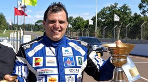 Mat4n a bal4zos a Alfredo Wiebel, famoso piloto de carreras