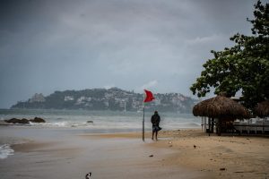 Fuerza Aérea pone en alerta roja el centro de Baja California Sur por huracán Polo