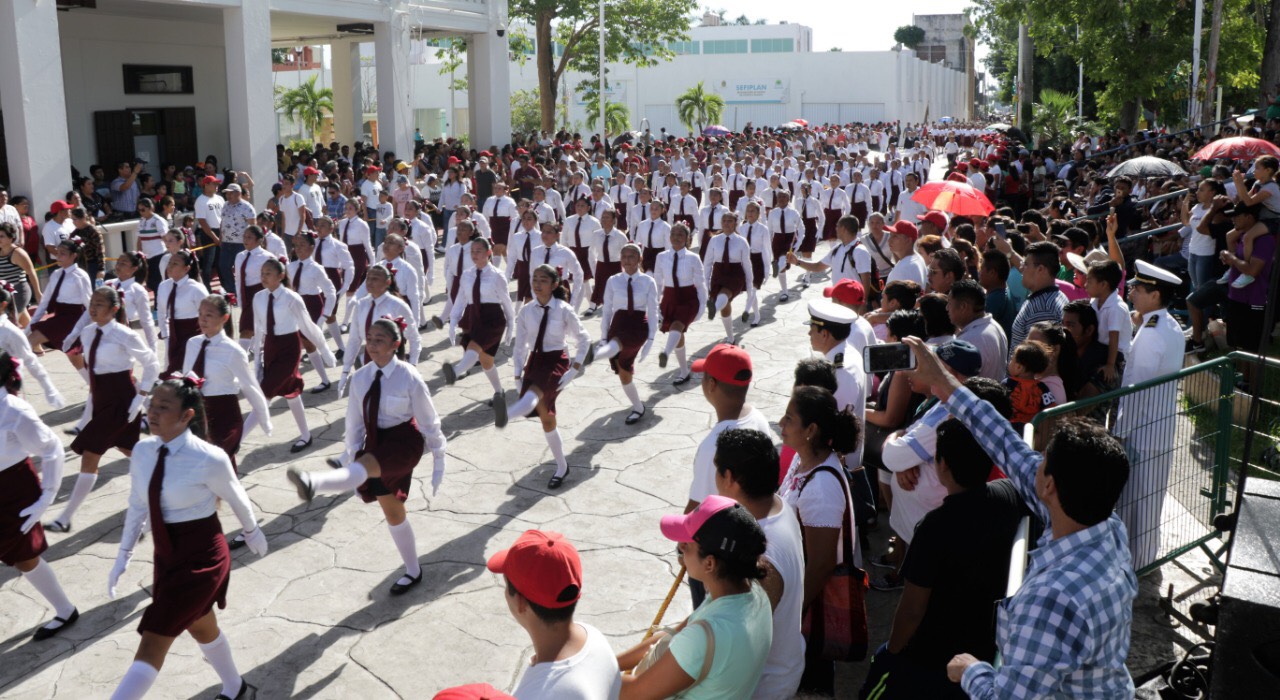 Cancelan desfiles patrios de septiembre en escuelas de Sinaloa