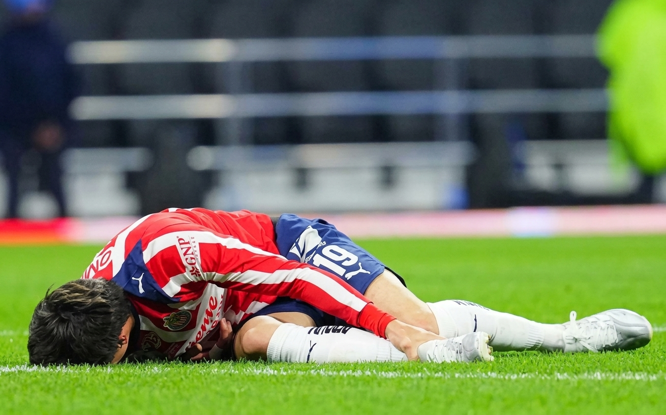 Chivas suma seis les1onados y enciende las alarmas de Gabriel Milito