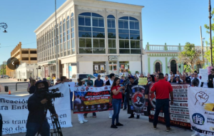 Se manifiestan trabajadores de la salud por mejores condiciones