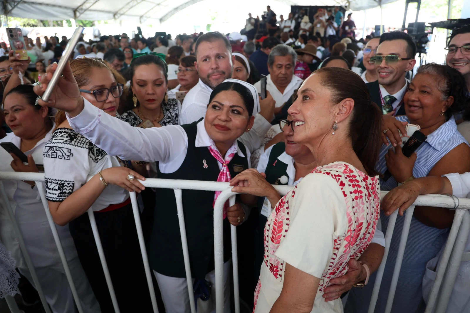 Sheinbaum busca renovar el sistema de salud - Medios OBSON