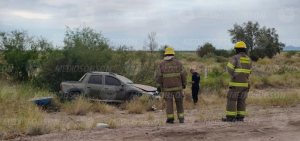 Mujer resulta lesi0-nada tras volc4dura en la carretera a Bahía de Kino