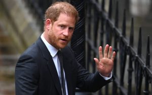 Príncipe Harry busca reconciliarse con su familia real