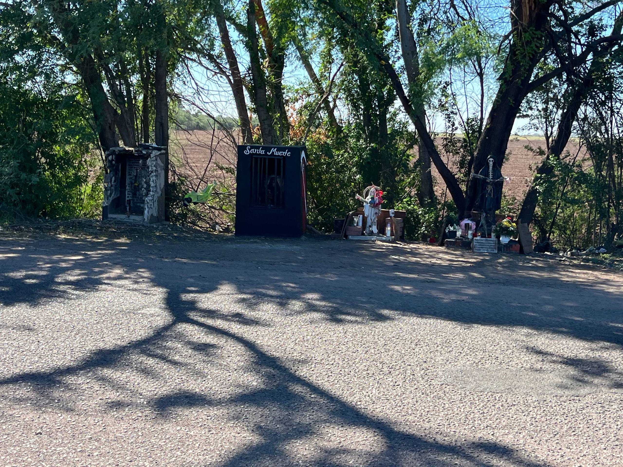Colocan altares de la Santa Mu3-rte a la altura del Canal Alto